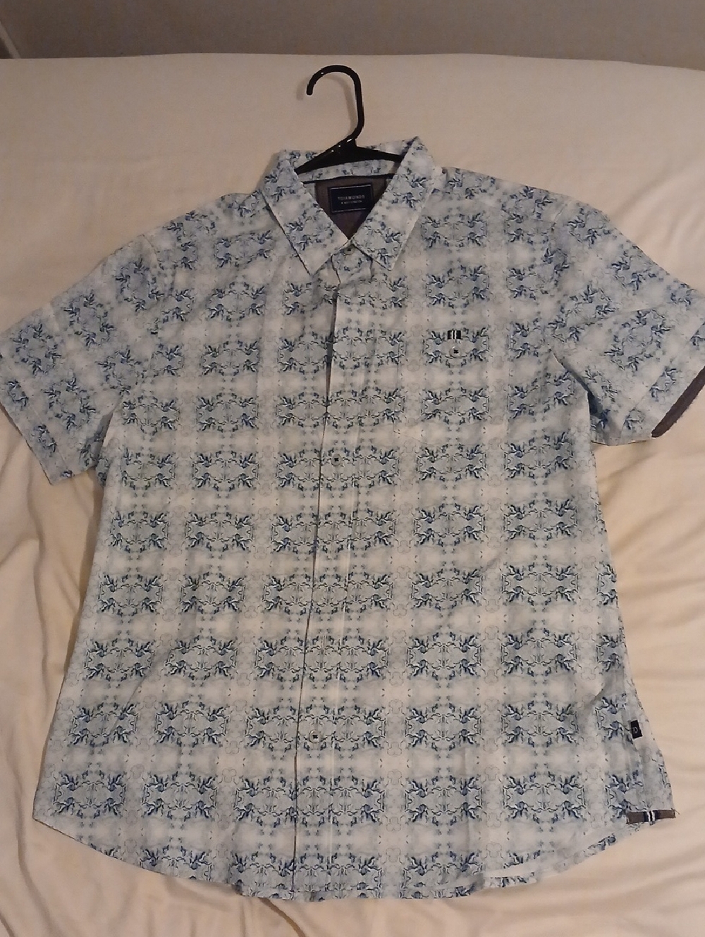Izod Short-Sleeve Button-Down in Light Blue Floral Tile Print
